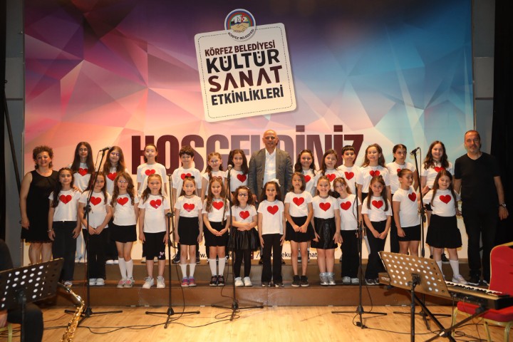 Krfez Belediyesi ocuk Korosundan Unutulmaz Konser