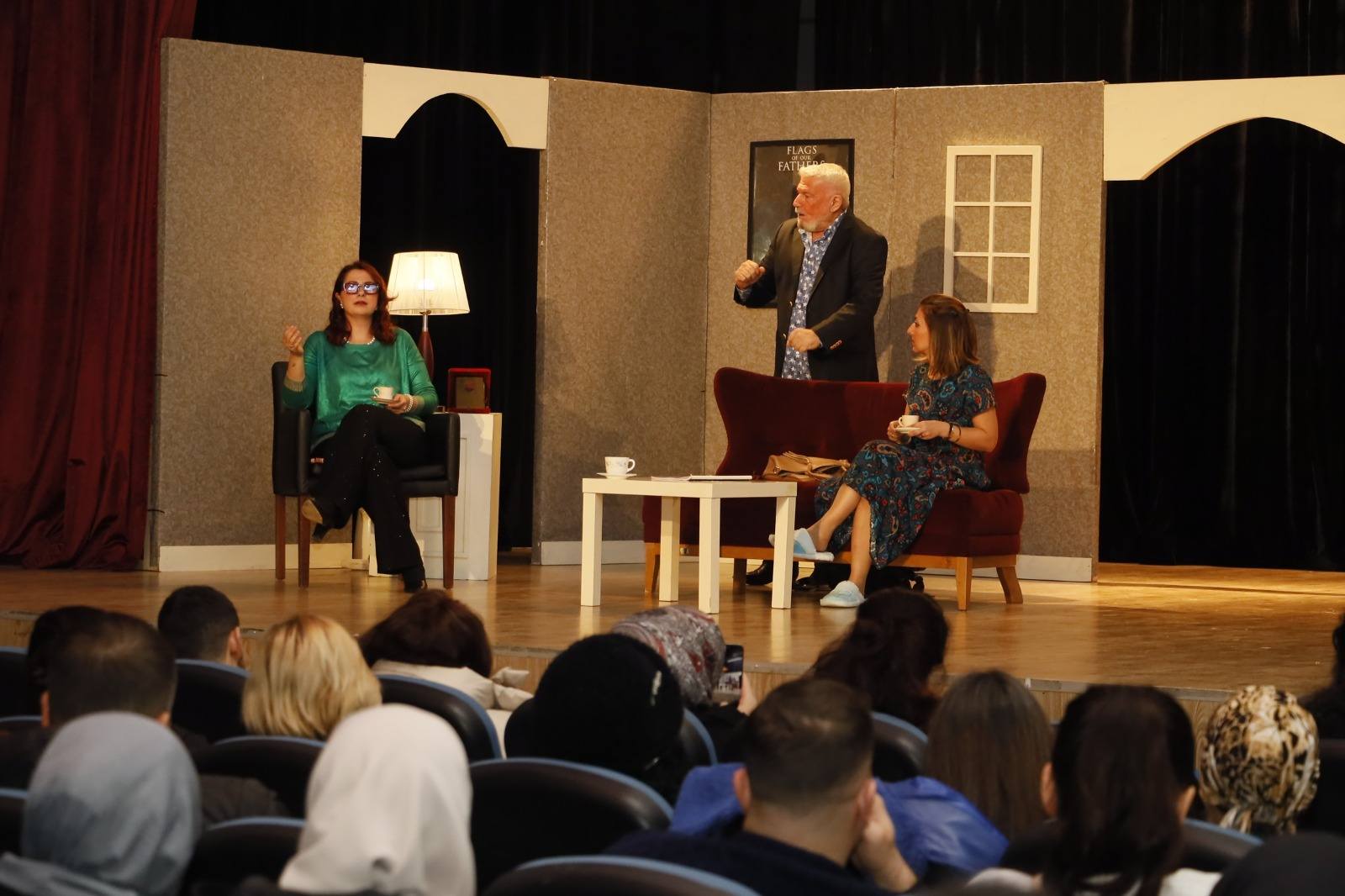 K�rfez�de Tiyatro R�zg�r� Esmeye Devam Ediyor