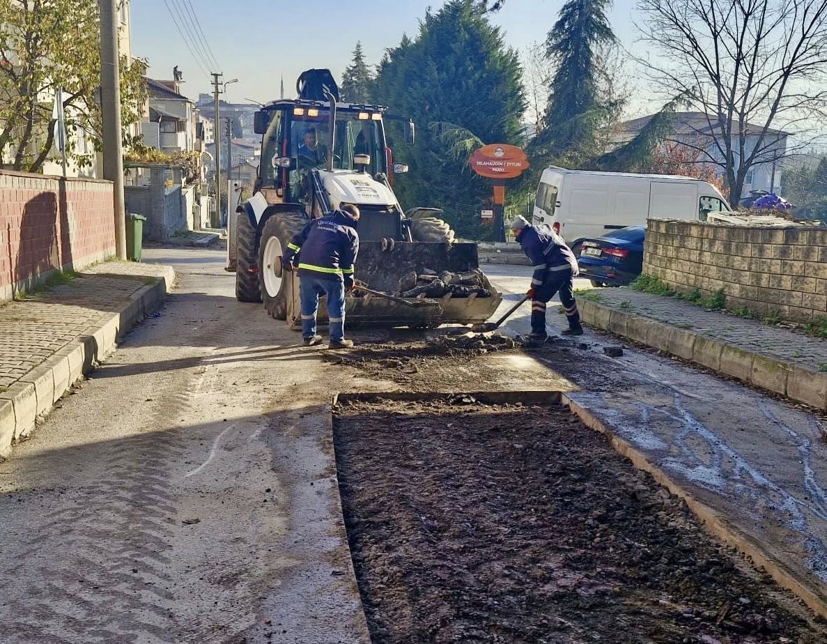 K�rfez�de Yol Bak�m �al��malar� Devam Ediyor