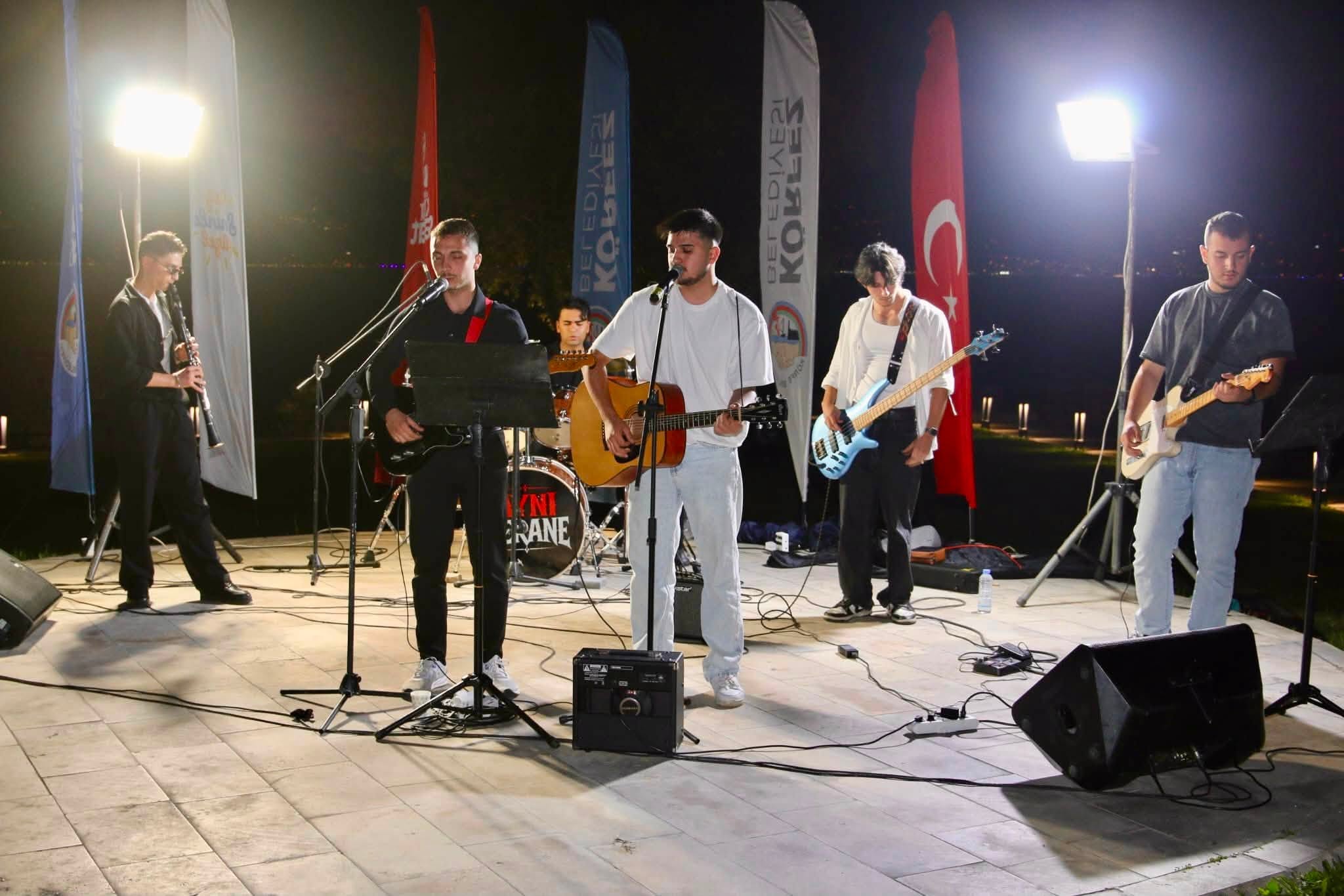 Hereke Kalesi�nde Gen�lerden M�zik Ziyafeti