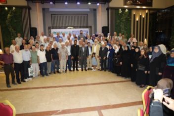 Bakan St, Krfezli Haclarla Bir Araya Geldi