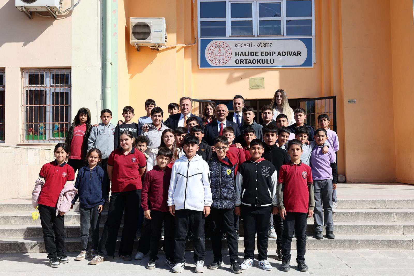 Ba�kan S���t, "Sizler Bu �lkenin Yar�nlar�s�n�z"