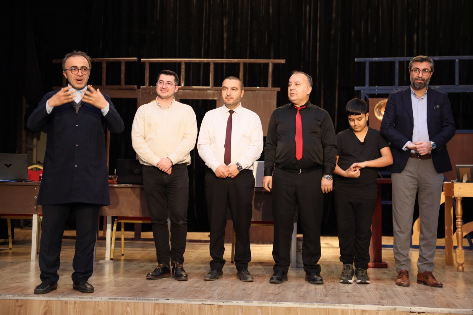 �K�r�k Ayna� Ayakta Alk��land�