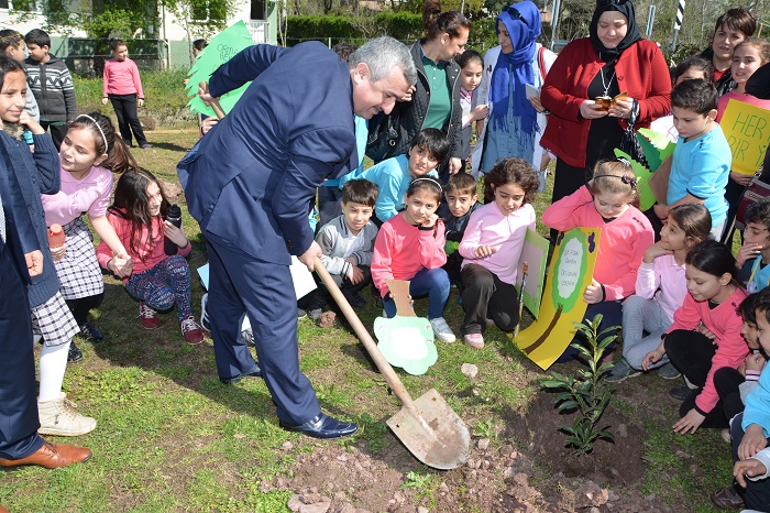 K�rfez Minik Ellerle Ye�illeniyor