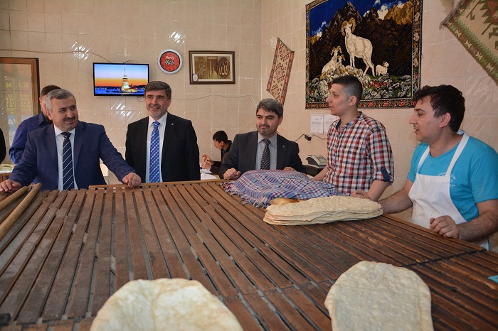 El Ele Vererek Krfezi Daha leriye Tayacaz