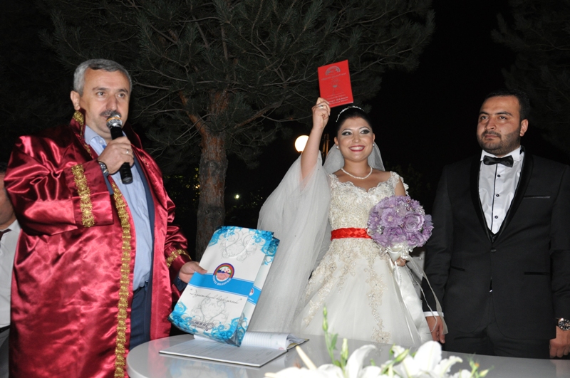Bakan Baran Gen iftleri Evlendirdi