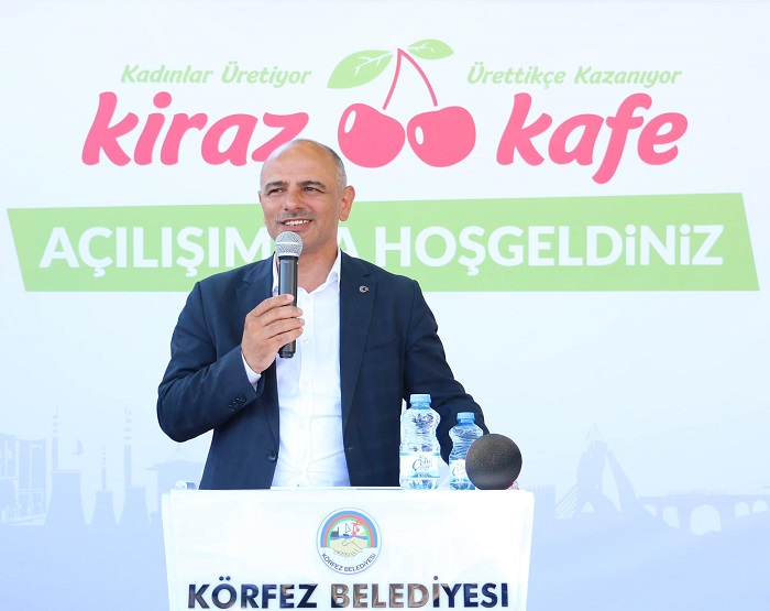 Krfezde reten Kadnlar in; Kiraz Kafe