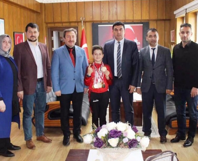 ampiyon Karateciden Kaymakam Ve Milli Eitim Mdrne Ziyaret