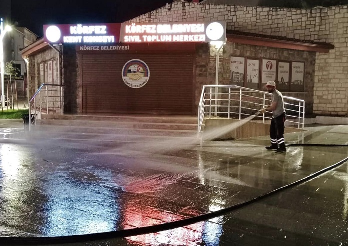 Krfezde Cadde Ve Sokaklar Her Gece Ykanyor