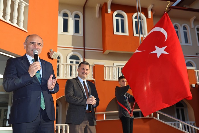 Bakan St, "Trkiye Sizlerin Omzunda Ykselecek"