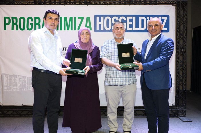Bakan St, Krfezli Haclarla Bir Araya Geldi