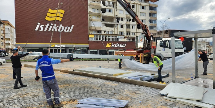 Depremin Vurduu Pazarcka "Kocaeli ars" na Ediliyor