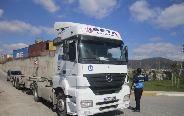 K�rfez�de Uygunsuz Park Yapanlara Taviz Yok