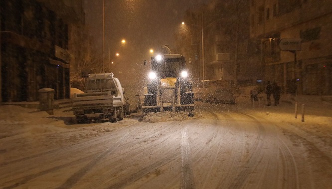 Krfezde Ekipler Gece Boyu Kar Mesaisindeydi