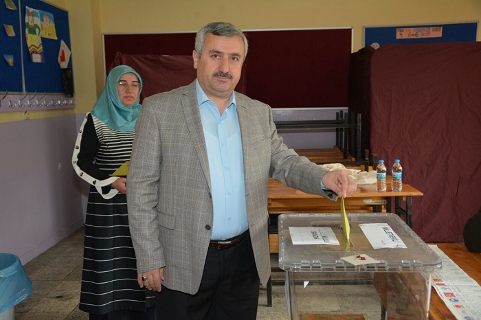 Krfez Belediye Bakan smail Baran Oyunu Kulland