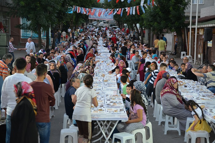 Krfez Belediyesi Mahalle Sakinlerini Buluturmaya Devam Ediyor