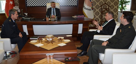 Bakan Baran Umre Dn Sevenleriyle Buluuyor