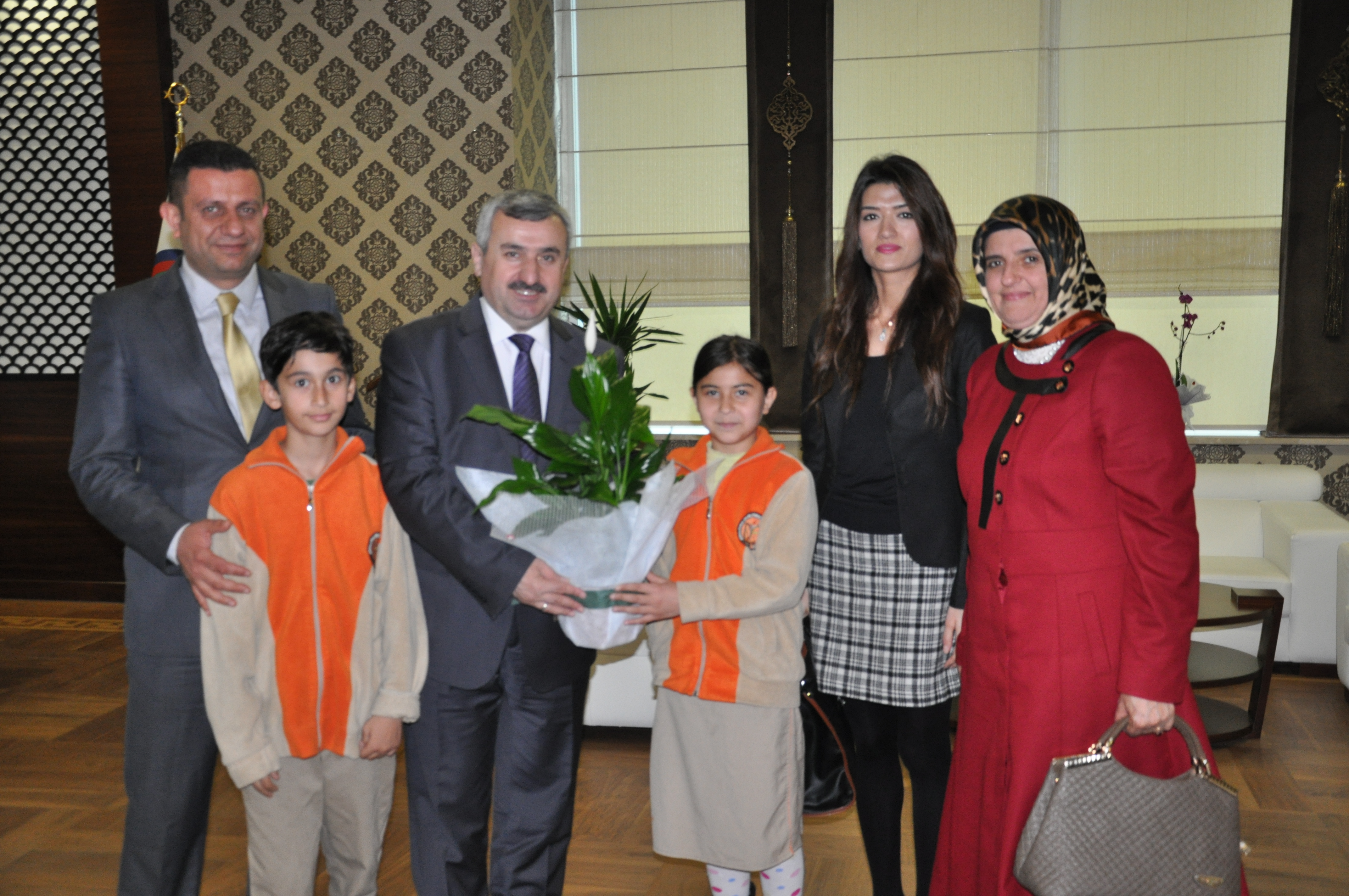 Okullardan Belediye Bakanna Anlaml Ziyaret