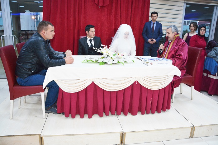 Ba�kan Baran K�rfezli Vatanda�lar�n Mutlu G�nlerine Ortak Oldu