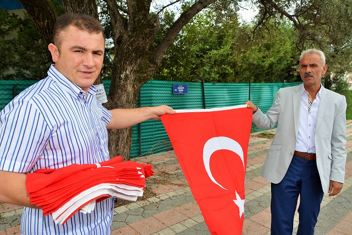 K�rfez Belediyesi Bayrak Da��tt�