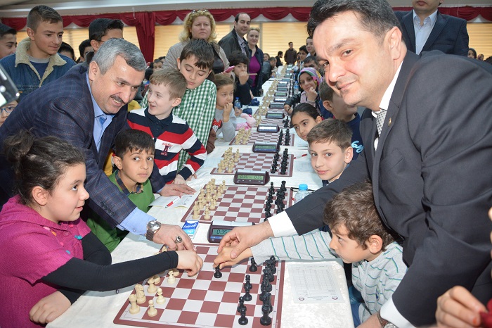 K�rfez�li Minikler Satran� Turnuvas�nda Bulu�tu