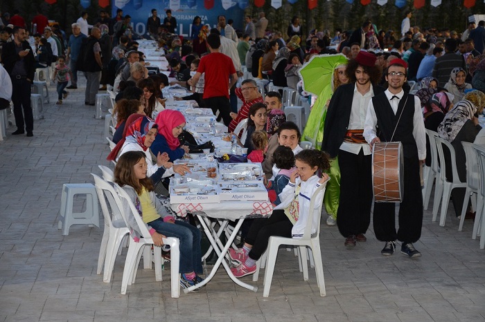 Krfezde lk ftar Sofras Kuruldu