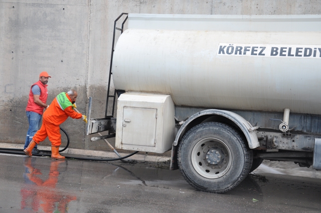 Krfezde Cadde Temizlikleri Devam Ediyor
