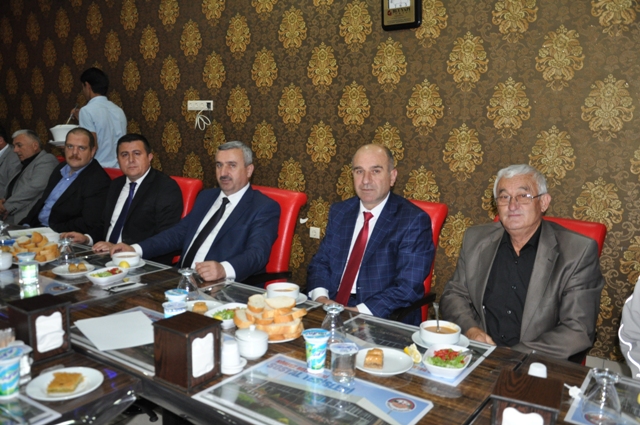 Bakan Baran Muhtarlarla Bulutu