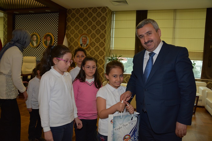 Bakan Baran, 23 Nisan Nedeniyle ocuklar Makamnda Arlad
