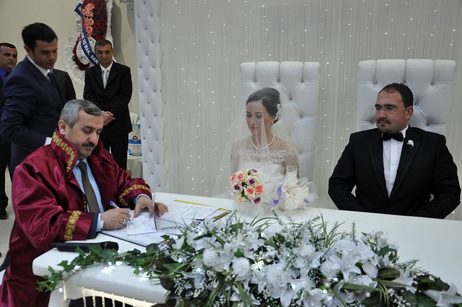 Baran Nikahlarn Kyd Genlere mr boyu Mutluluklar Diledi