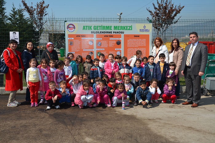 Minik ��renciler At�k Getirme Merkezini �nceledi