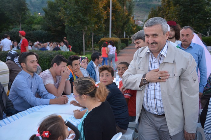 Krfezde 2 Bin Kiilik ftar Cokusu