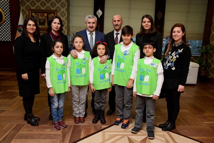 Minik Eller, Kocaman lere mza Atyor