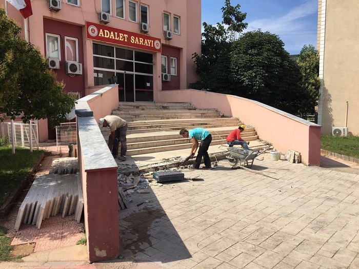 Krfez Adliyesinin Merdivenleri Yenileniyor