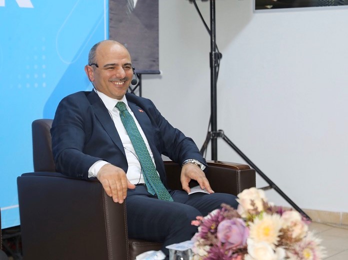 Bakan St, "Her Alanda Kendinizi Gelitirin"
