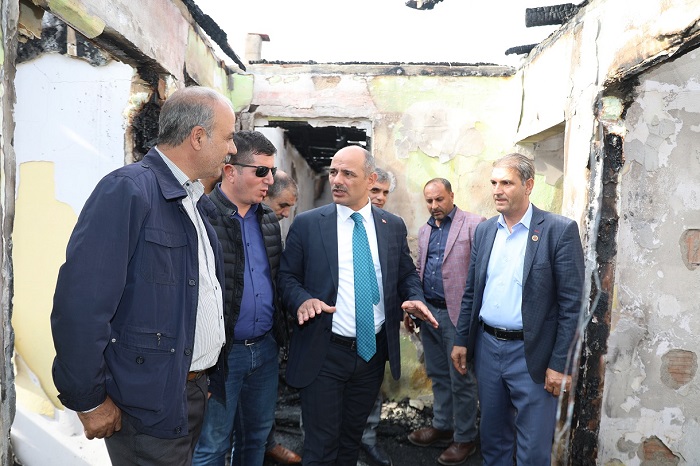 Bakan Stten Evi Yanan Ailelere Ziyaret