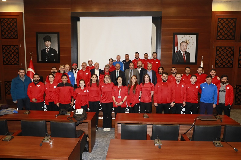 "ocuklarmz sporu sevsin istiyoruz"