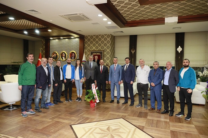 "Hep Birlikte Srdrlebilir Projeler retmeliyiz"