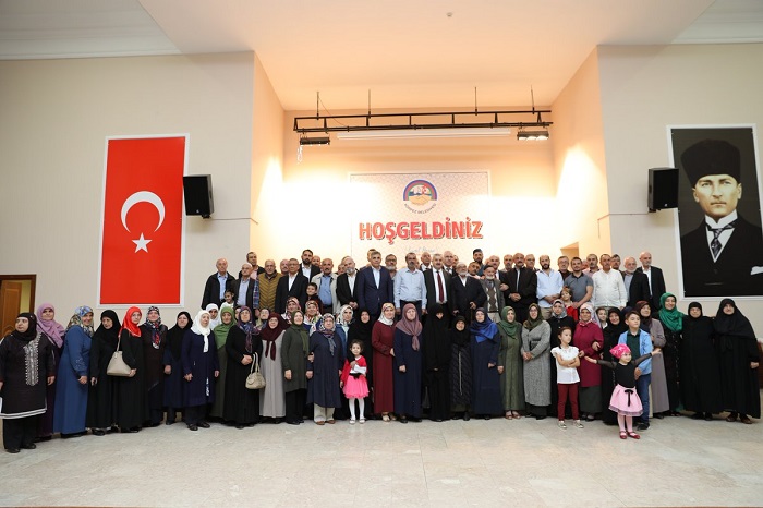 BAKAN BARAN, HACILARI YEMEKTE AIRLADI