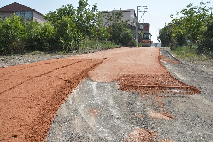 Bar Sokaka Asfalt Seriliyor