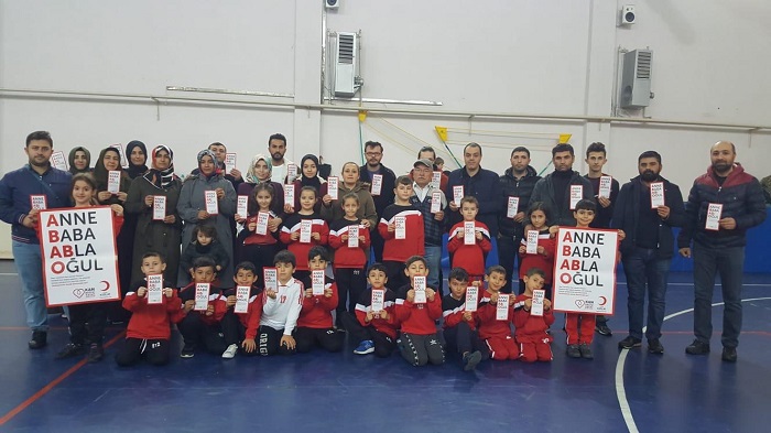 ocuklar Antrenmanda Veliler Kan Banda