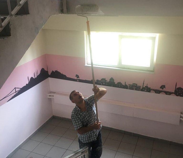 Krfez Belediyesinden Okullara Boya ve Tadilat Destei