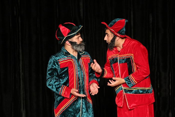 Hacivat ve Karagz le Kahkahaya Doydular