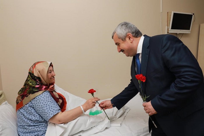 Bakan Barandan Hastalara Ziyaret 