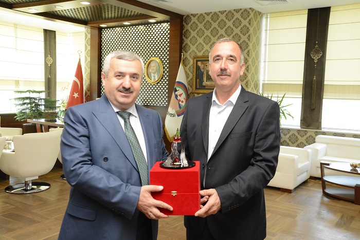 Emekli Personelden Bakana Veda Ziyareti