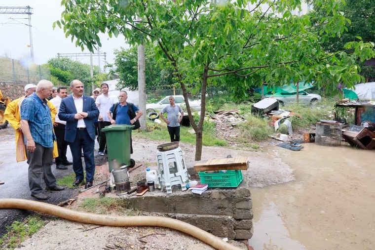 Bakan St, yerinde inceledi