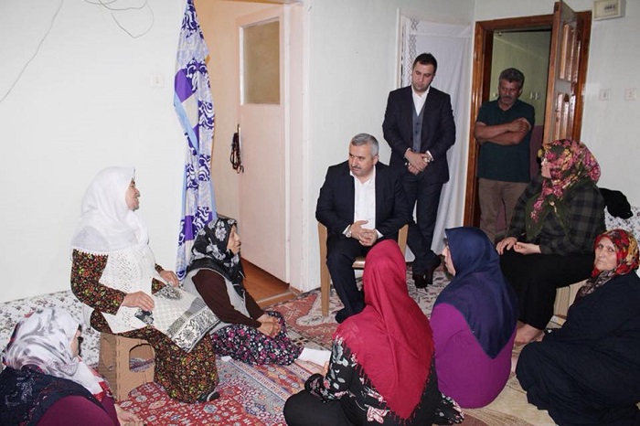 Siyasetimizin z; Vatandaa hizmet