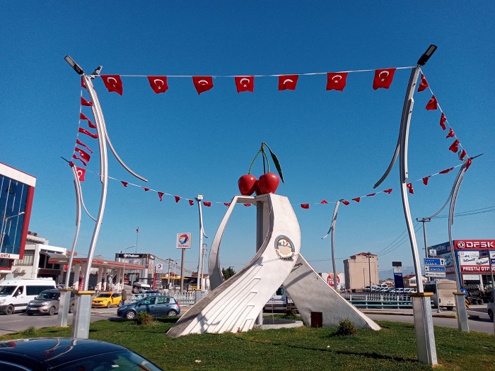 Krfez Bayraklarla Donatld