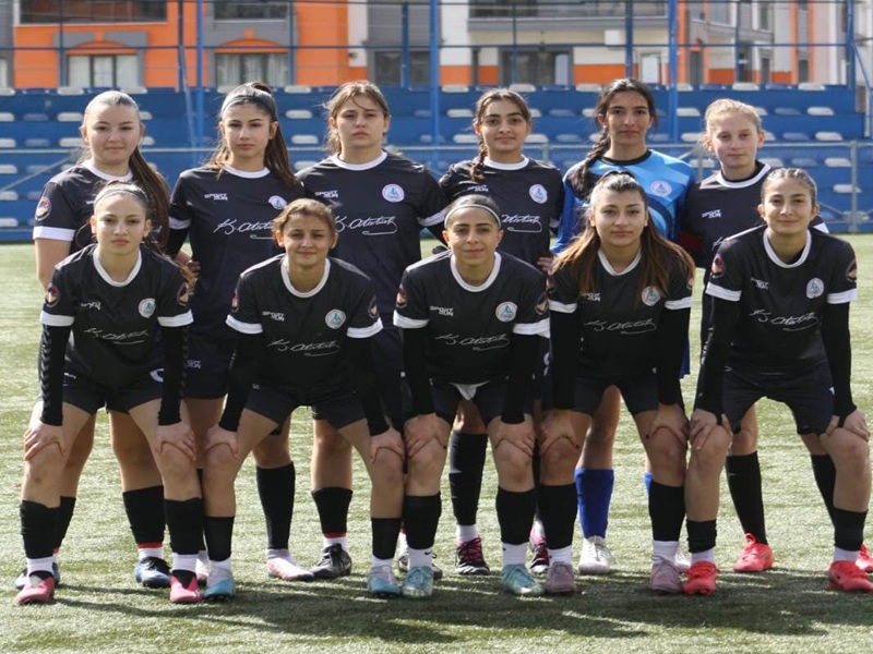 Krfez Kzlar Darca Birliksporu 3-0 yenerek byk bir avantaj yakalad