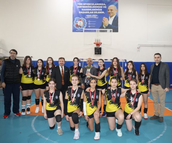 Krfezde Ortaokullar Aras Voleybol ampiyonu Petkim Oldu